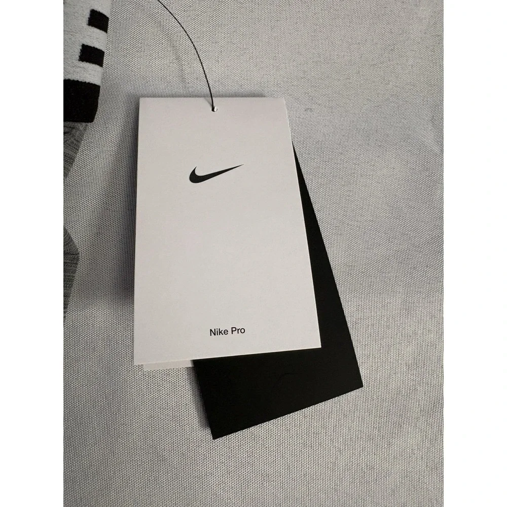 NEW Nike Pro 3